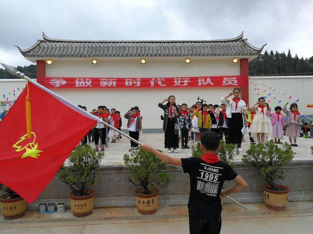 华宁县小学创新项目，引领教育变革，塑造未来人才领袖